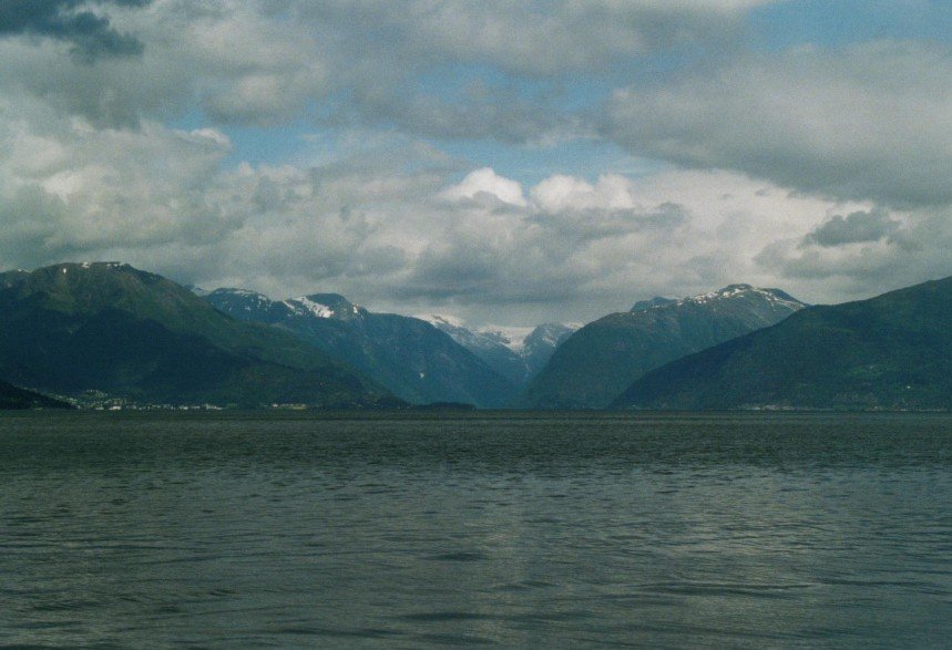 2002060420 vik fjord
